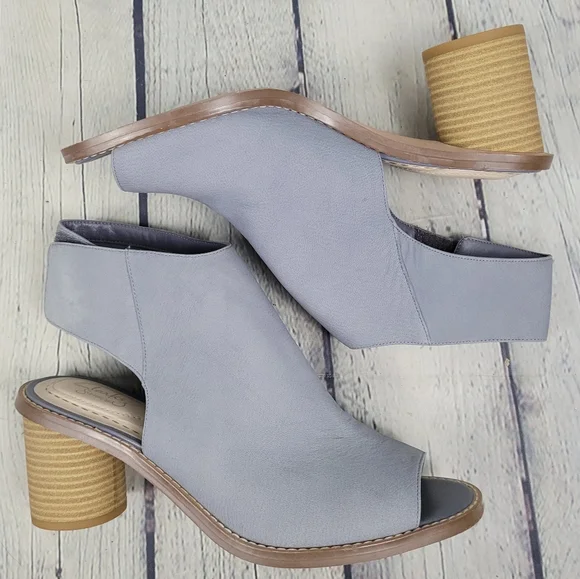 CLARKS SOMERSET | Glacier Charm leather peep toe heel sandals - Picture 2 of 11